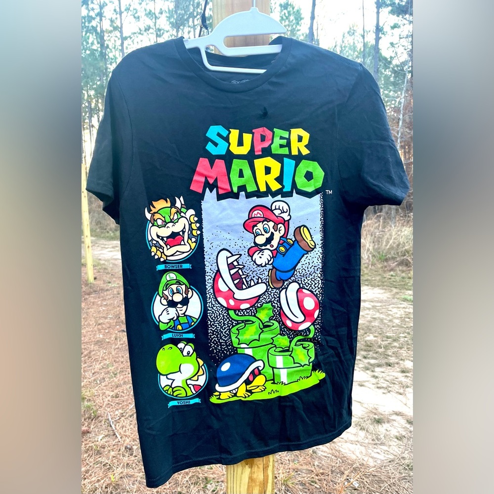 Super Mario Bros Black Graphic T-shirt Small *Flawed*